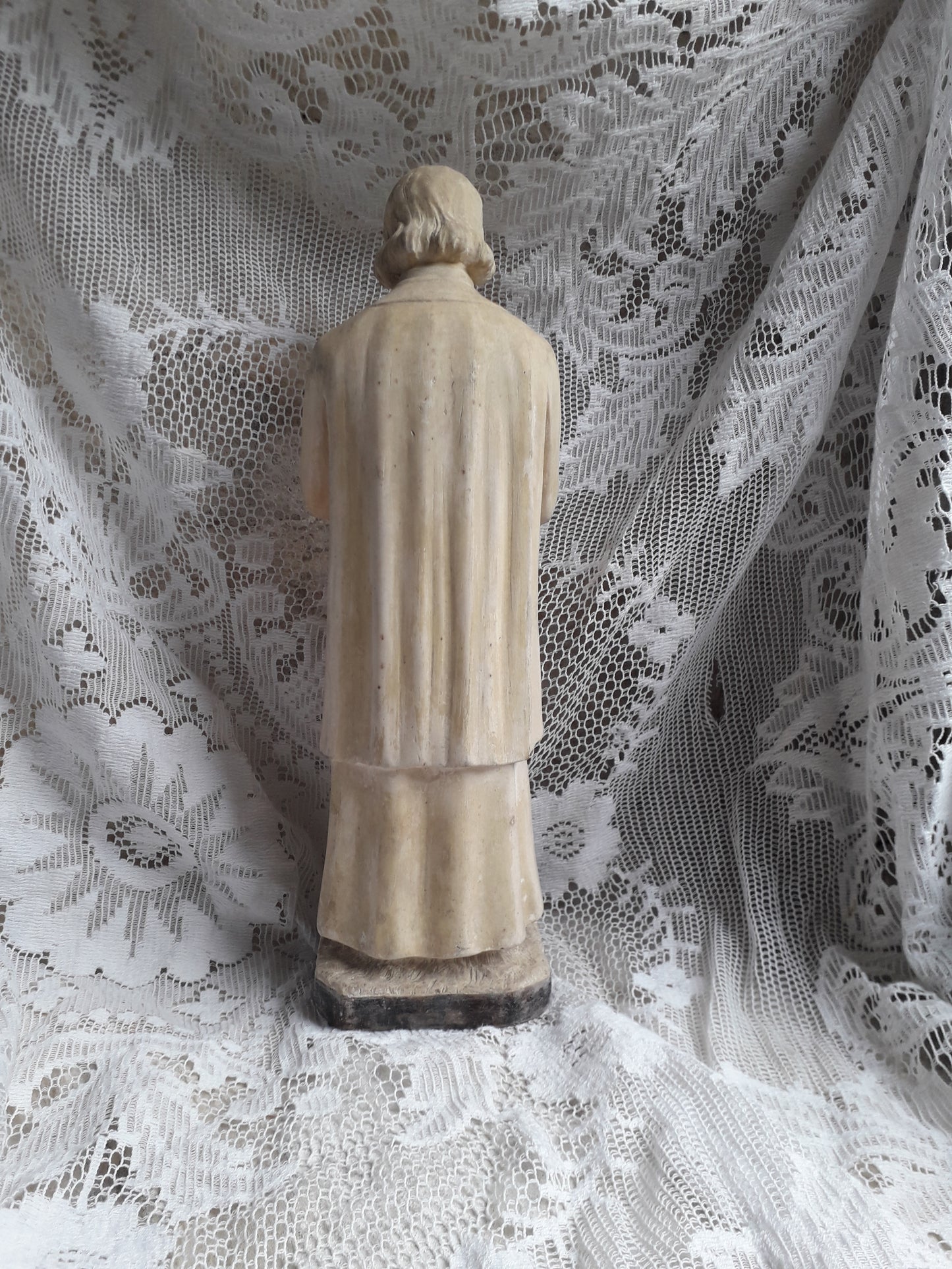 Grande figurine religieuse vintage française avec finition blanc crème vieilli