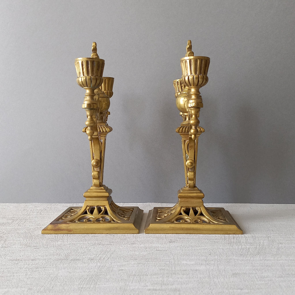 Paire de bougeoirs français antiques en laiton, candélabres décoratifs