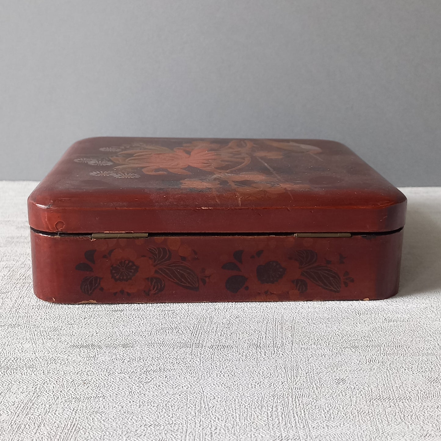 Vintage lacquered oriental decorative box