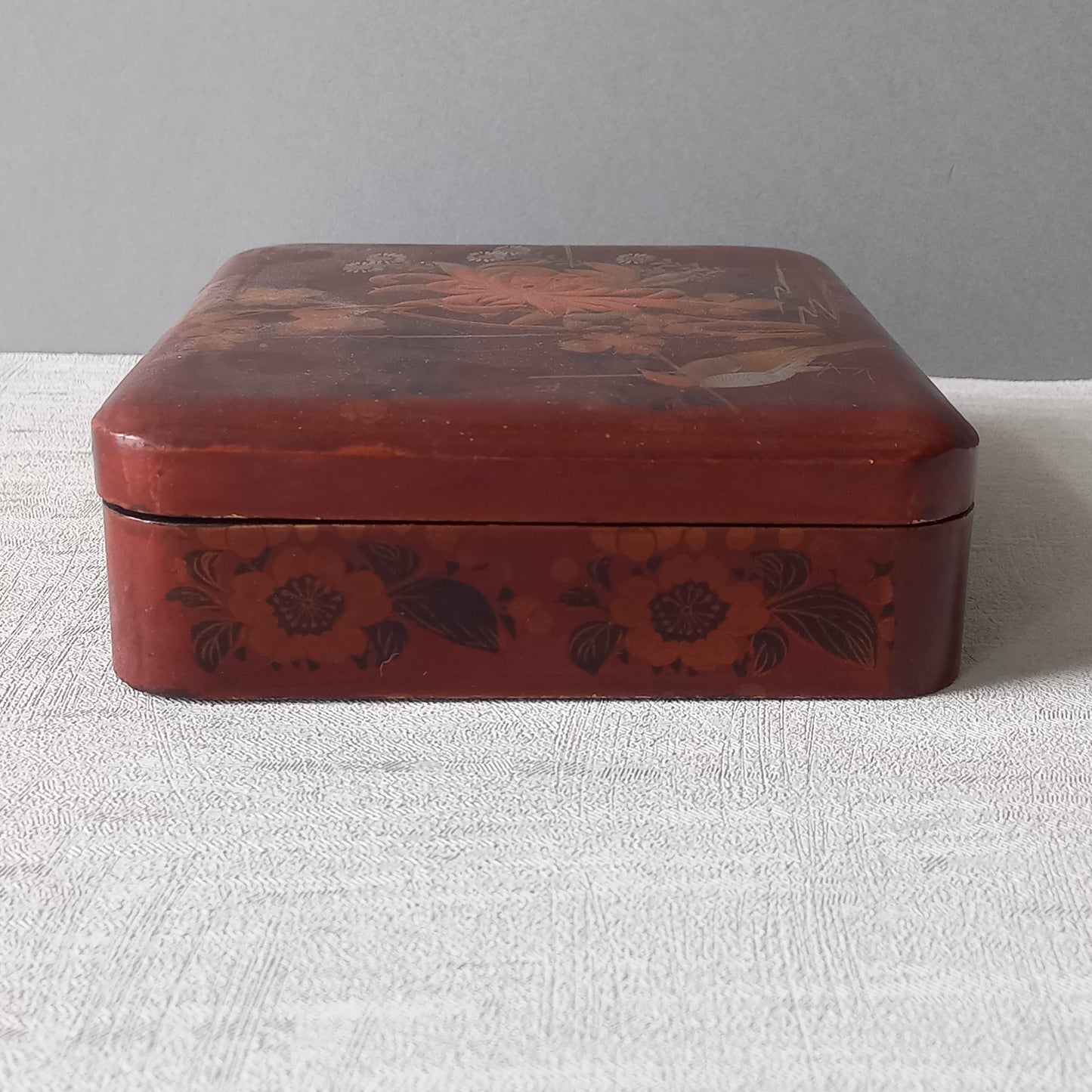 Vintage lacquered oriental decorative box