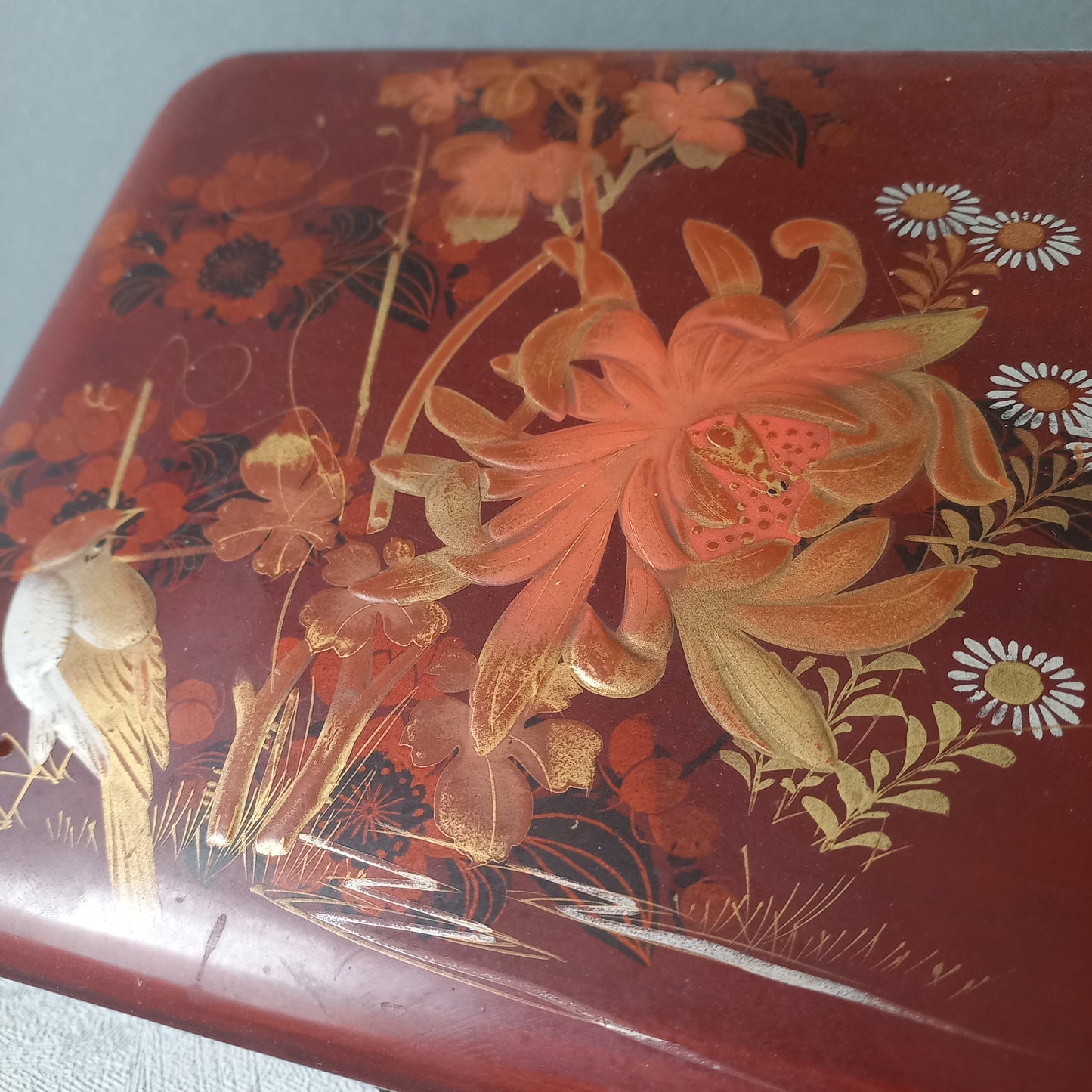 Vintage lacquered oriental decorative box