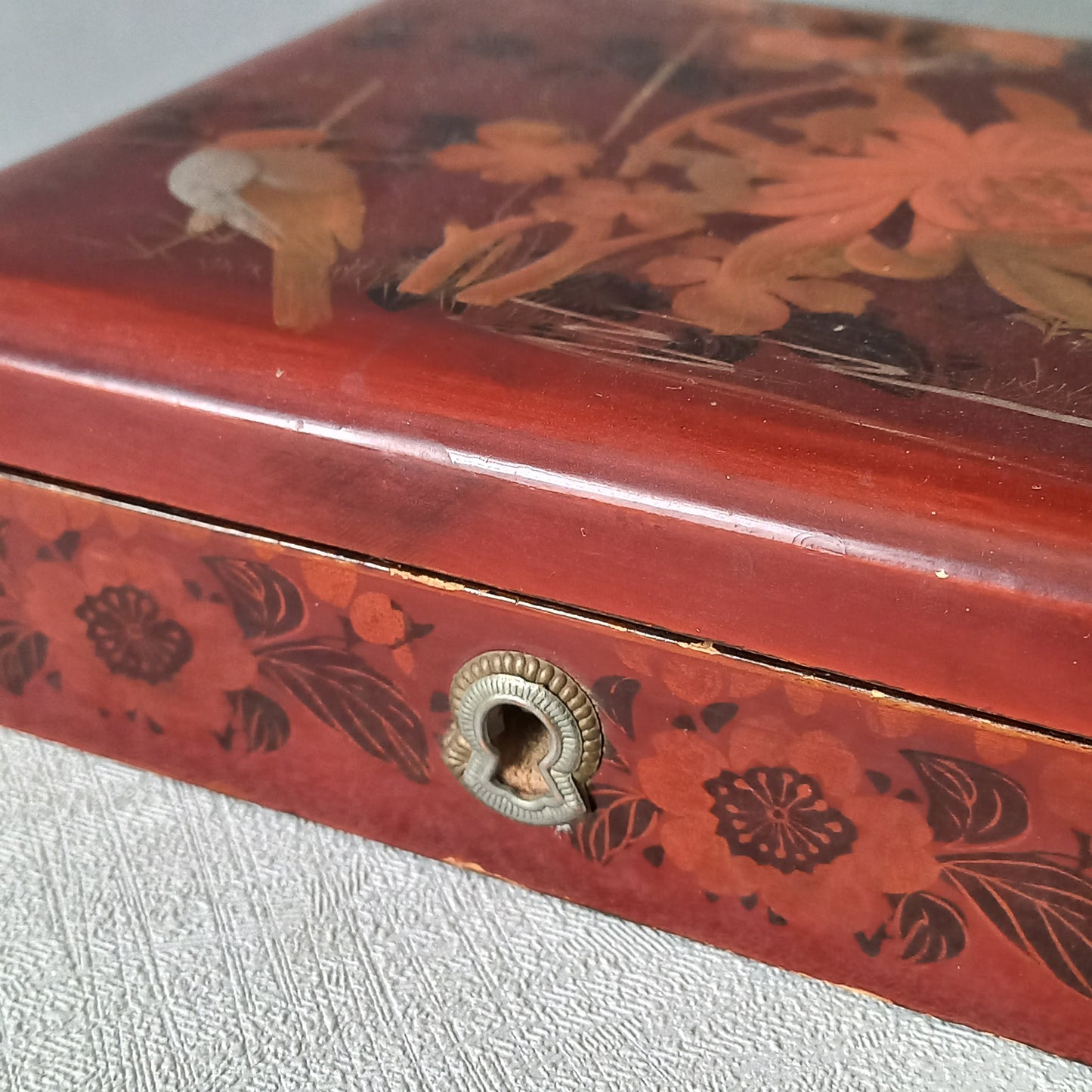 Vintage lacquered oriental decorative box