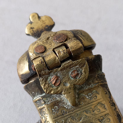 An antique decorative brass inkwell and quill storage case, a really wonderful piece of desk or shelve decor that is a real eye catcher.