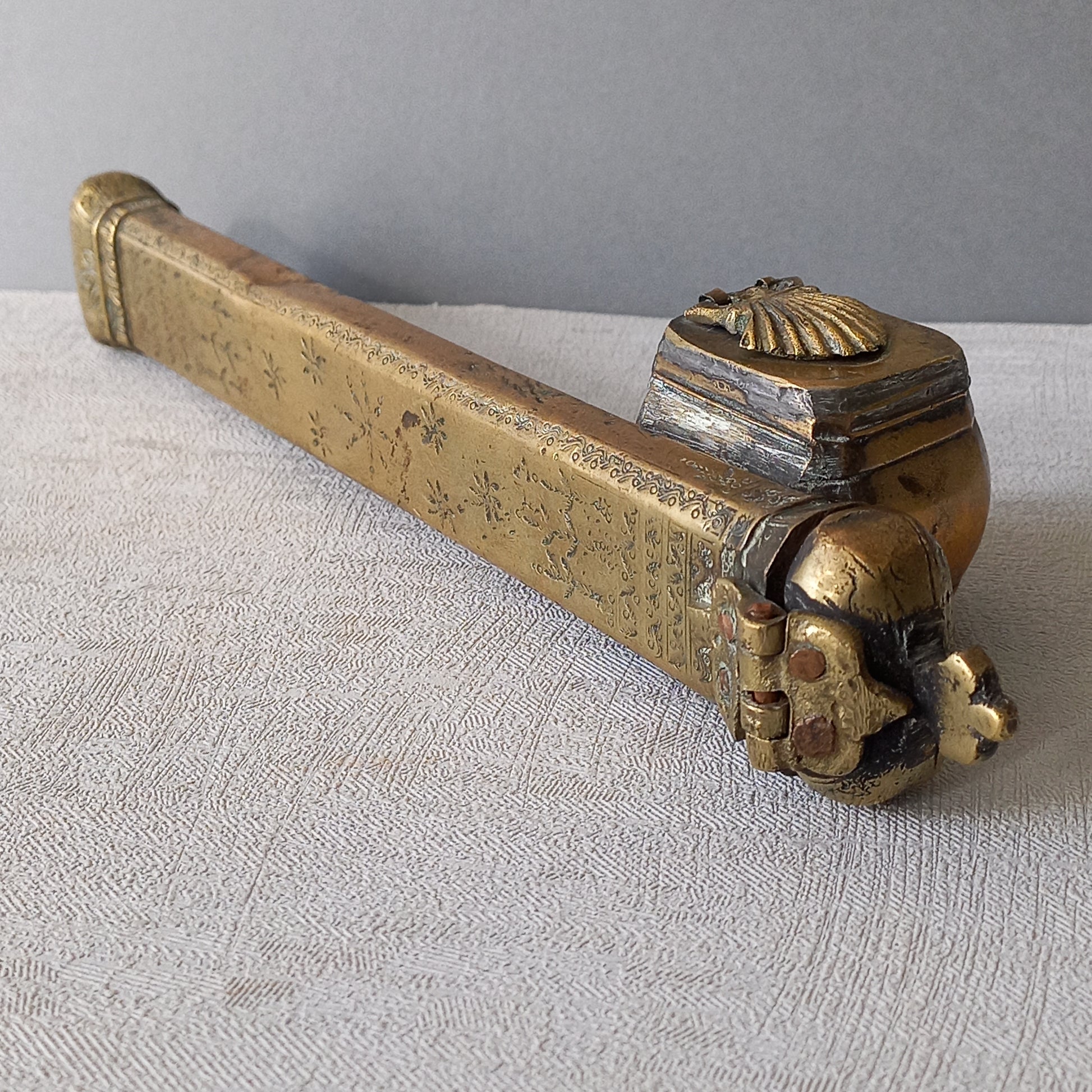 An antique decorative brass inkwell and quill storage case, a really wonderful piece of desk or shelve decor that is a real eye catcher.