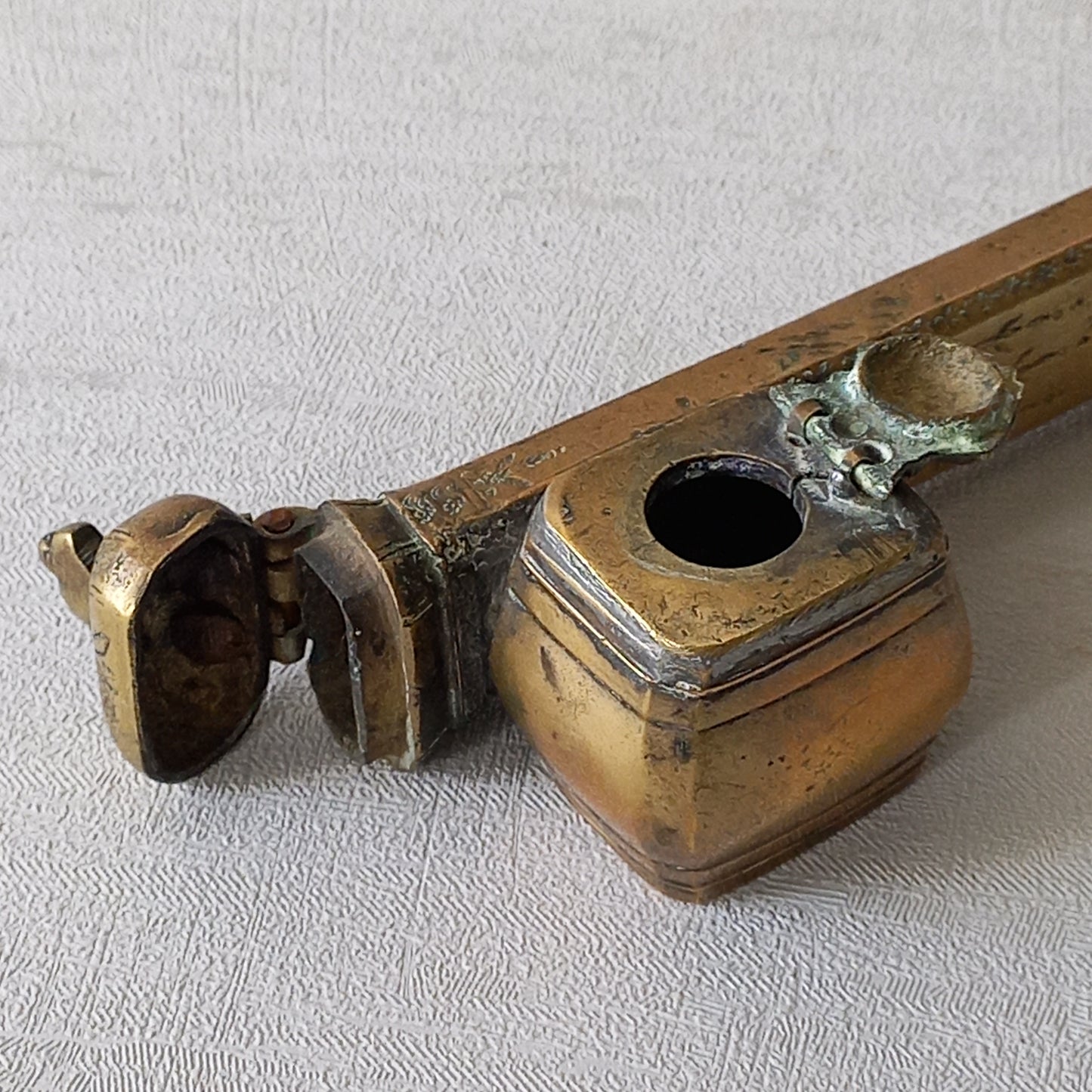 An antique decorative brass inkwell and quill storage case, a really wonderful piece of desk or shelve decor that is a real eye catcher.