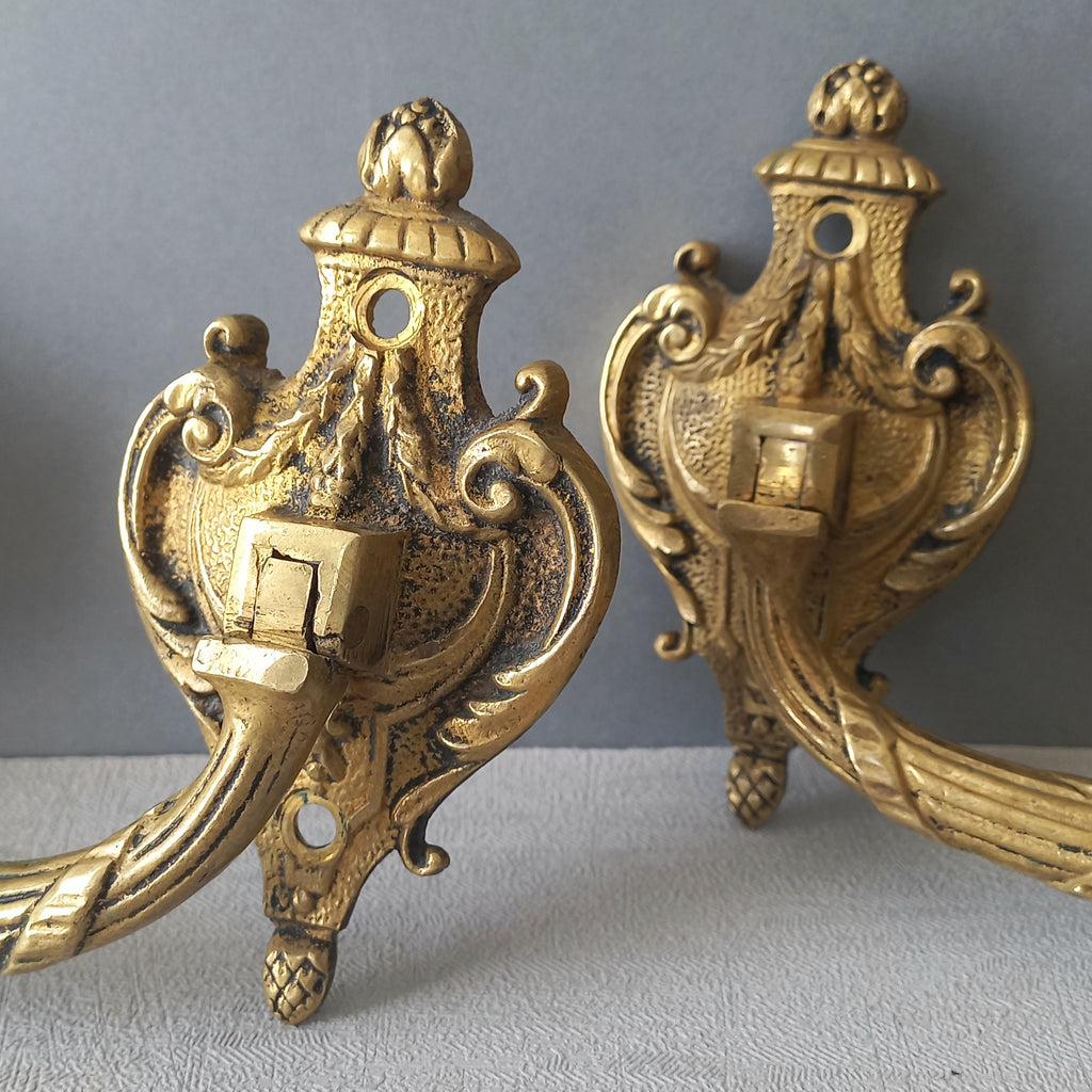 A pair of stunning French antique bronze drawer handles, elegant and decorative pieces to add the finishing touches to your drawers.