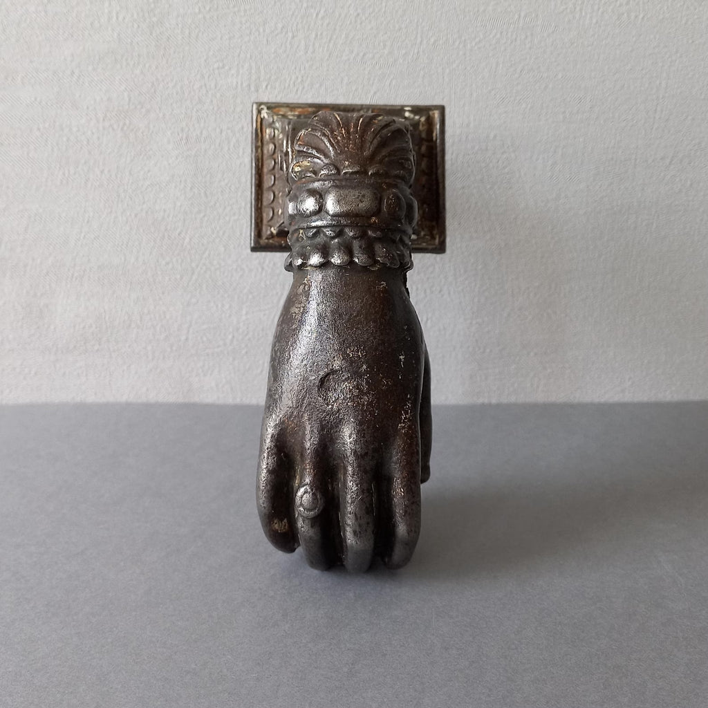 Heurtoir de porte ancien français en fonte, heurtoir de porte en forme de main de femme 