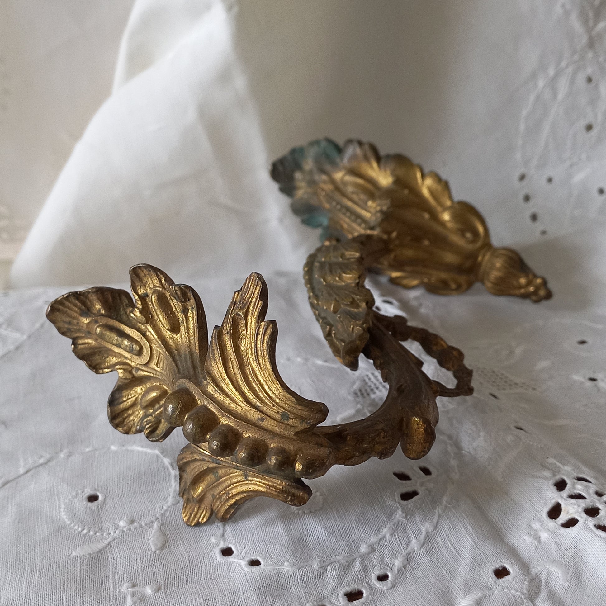 Decorative antique bronze curtain hold back