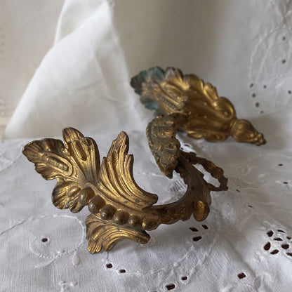 Decorative antique bronze curtain hold back