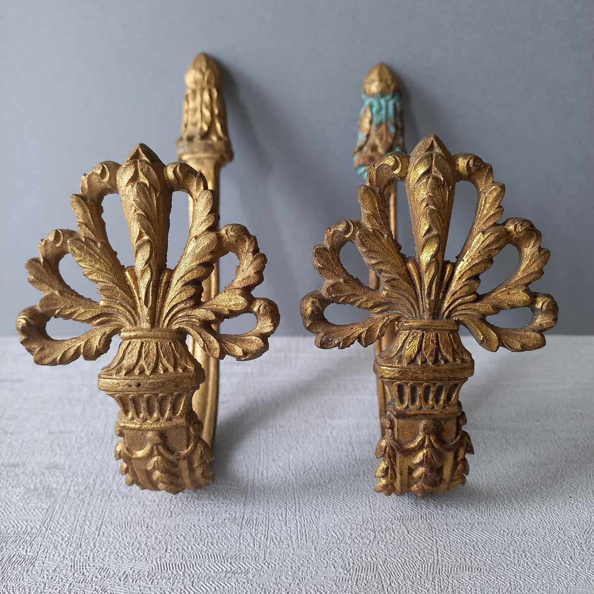 Embrasses ou embrasses de rideaux décoratives anciennes françaises en laiton, bronze