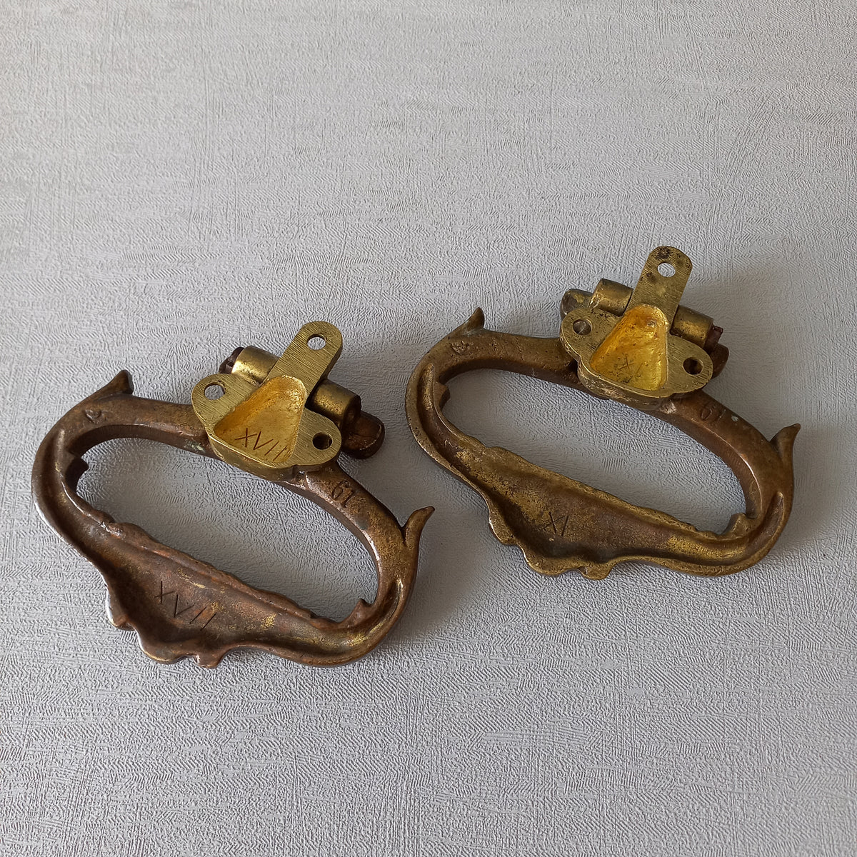 A stunning pair of French antique highly decorative bronze/brass drawer handles that have the maker's numbers to the rear, and are heavy, quality pieces that will be the wonderful finishing touch to a piece of furniture.