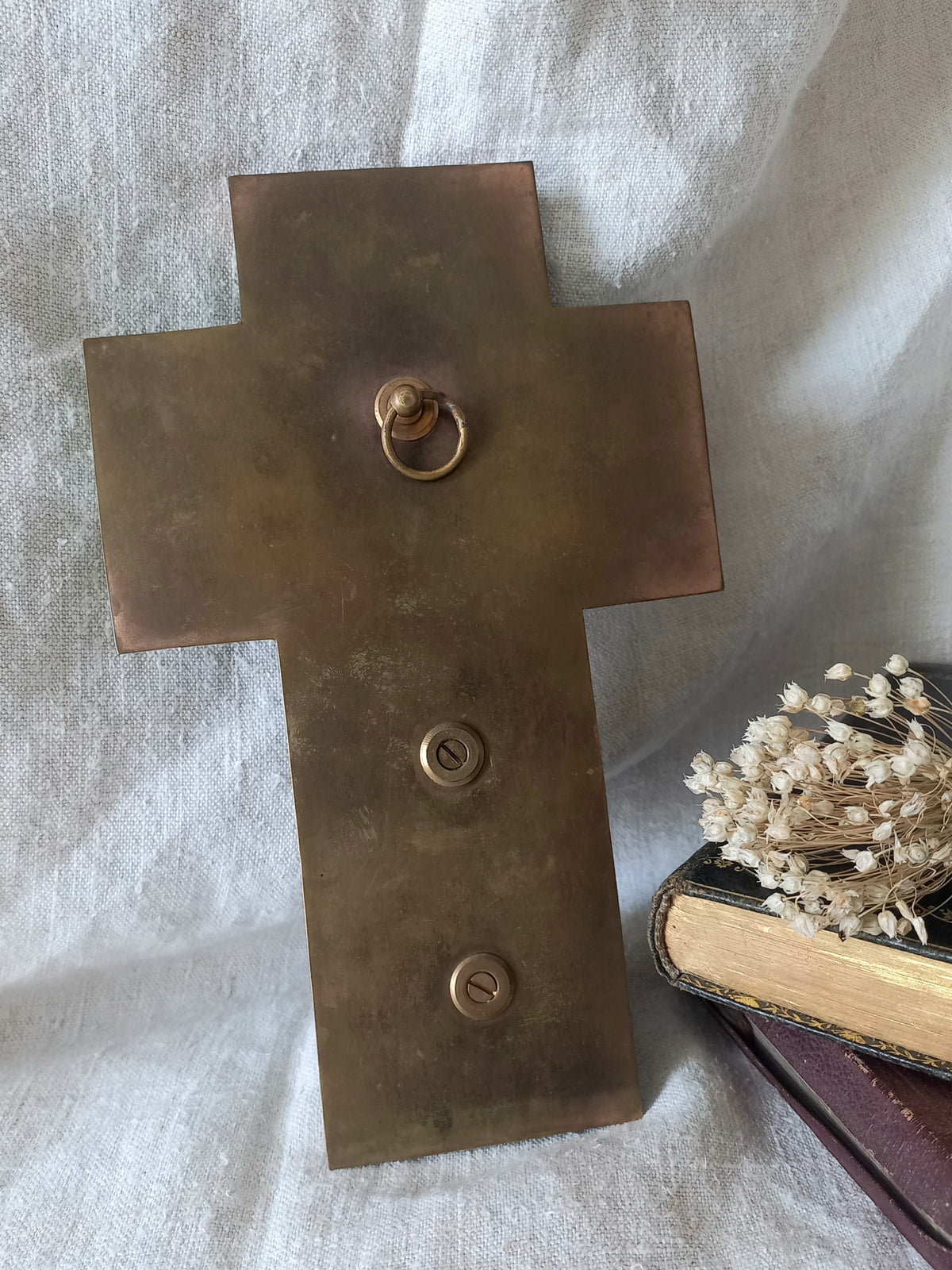 An absolutely beautiful French antique religious Holy water font, a highly decorative piece made from onyx with silver coloured Crucifix and water font with floral design in relief - to the rear is a brass plate with a hanging loop. These are getting much rarer to find these days, especially in this beautiful condition.