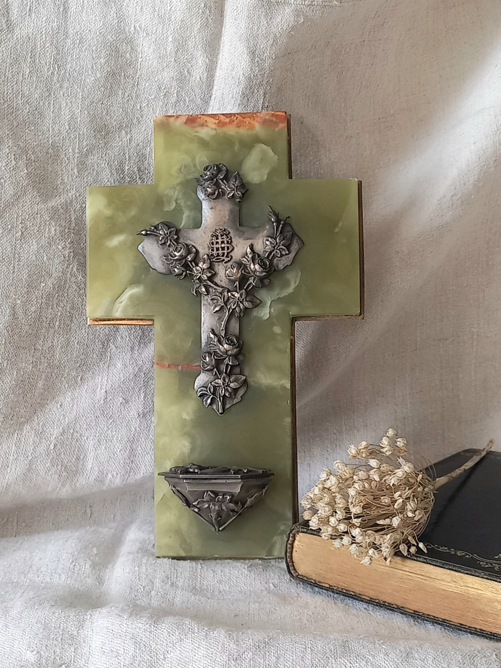 An absolutely beautiful French antique religious Holy water font, a highly decorative piece made from onyx with silver coloured Crucifix and water font with floral design in relief - to the rear is a brass plate with a hanging loop. These are getting much rarer to find these days, especially in this beautiful condition.
