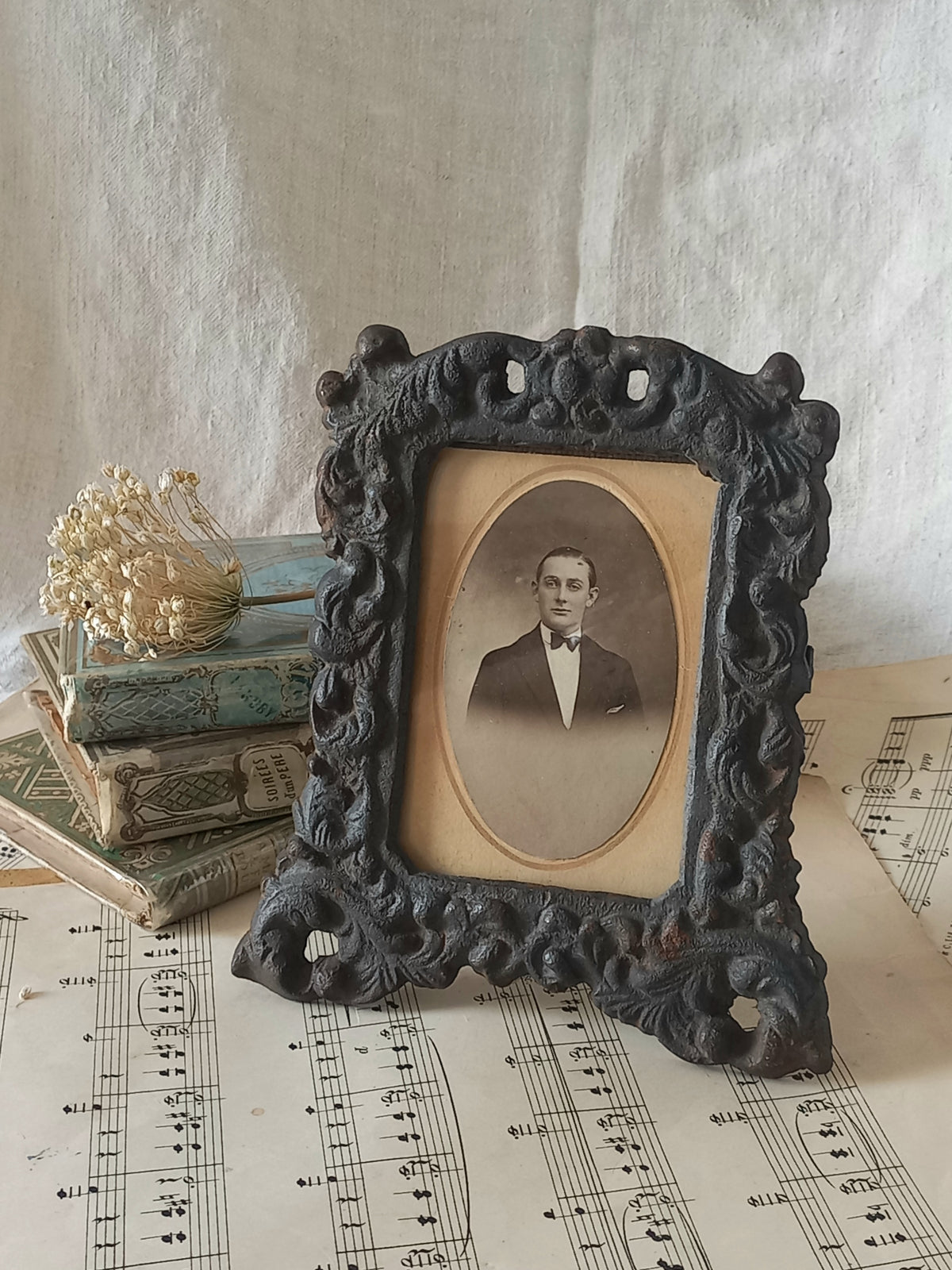 Antique Cast Iron Photo Frame, Mantelpiece Decor – oldcatvintage