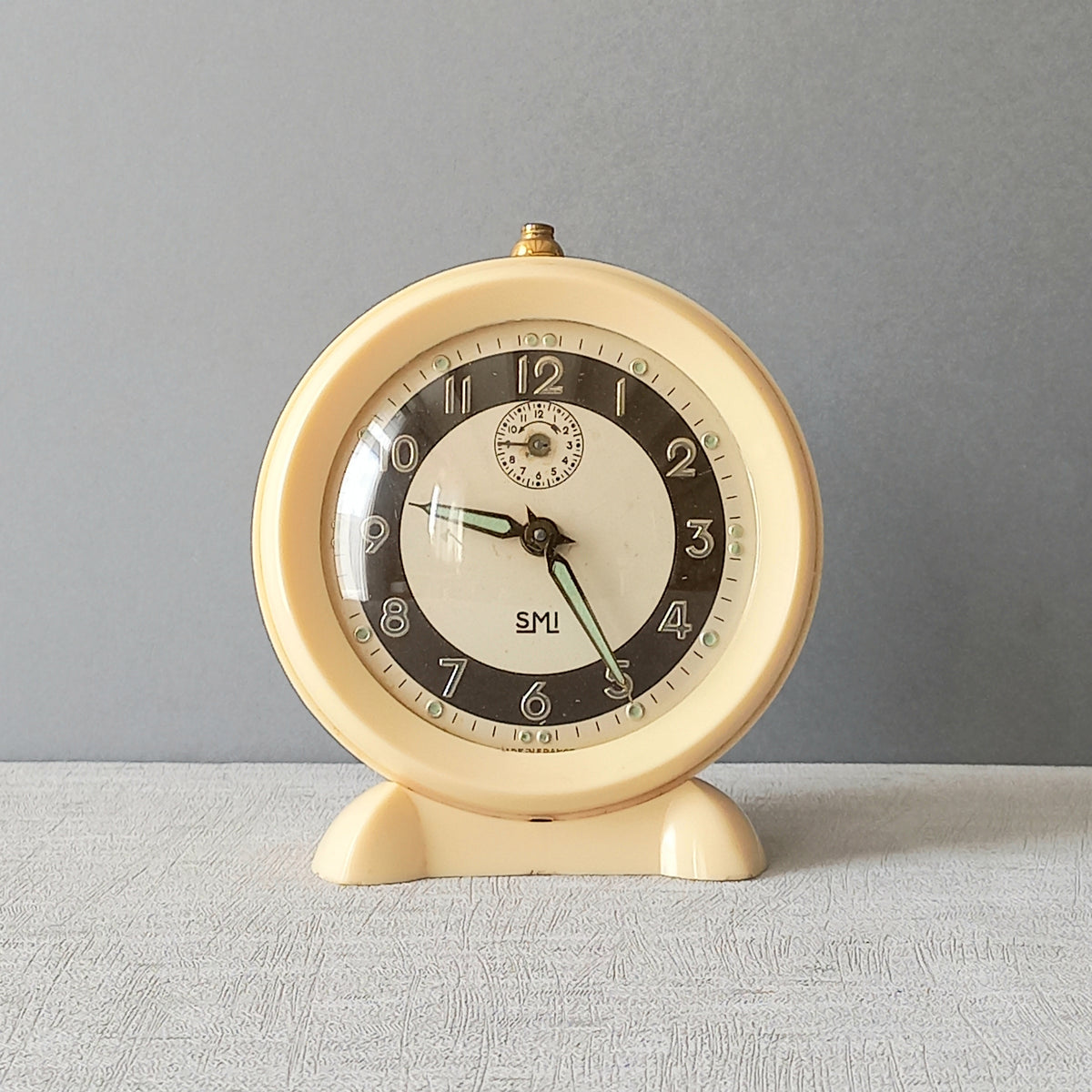 Réveil vintage crème français par SMI, horloge mécanique art déco