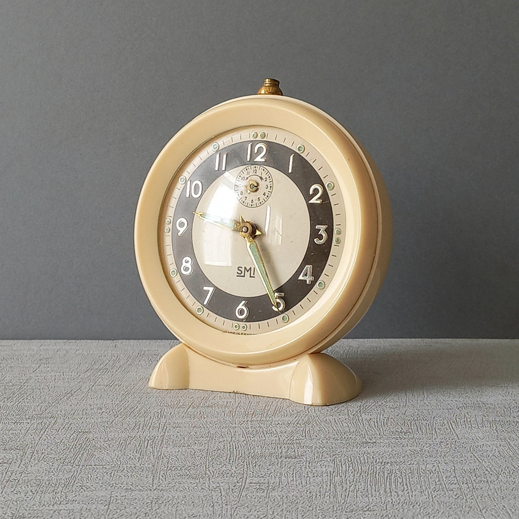 Réveil vintage crème français par SMI, horloge mécanique art déco