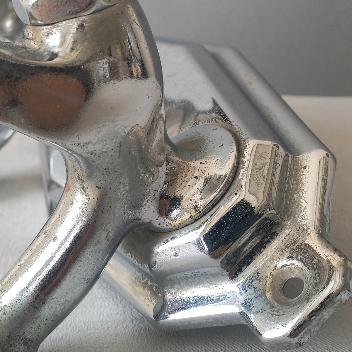 Stylish French vintage hot and cold faucet taps that are heavy, quality pieces probably dating from the 1930s time-frame. These old taps are being sold only as a restoration piece or project.