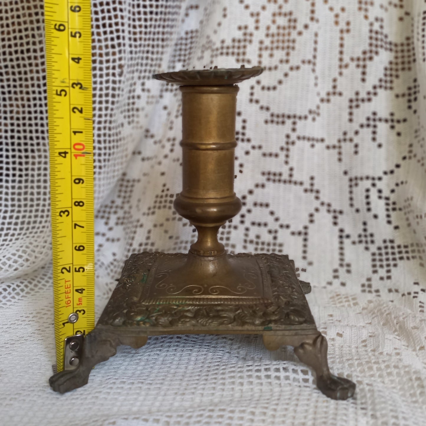 Small decorative brass candle stick holder with four little feet from France, antique shabby chic chamber stick