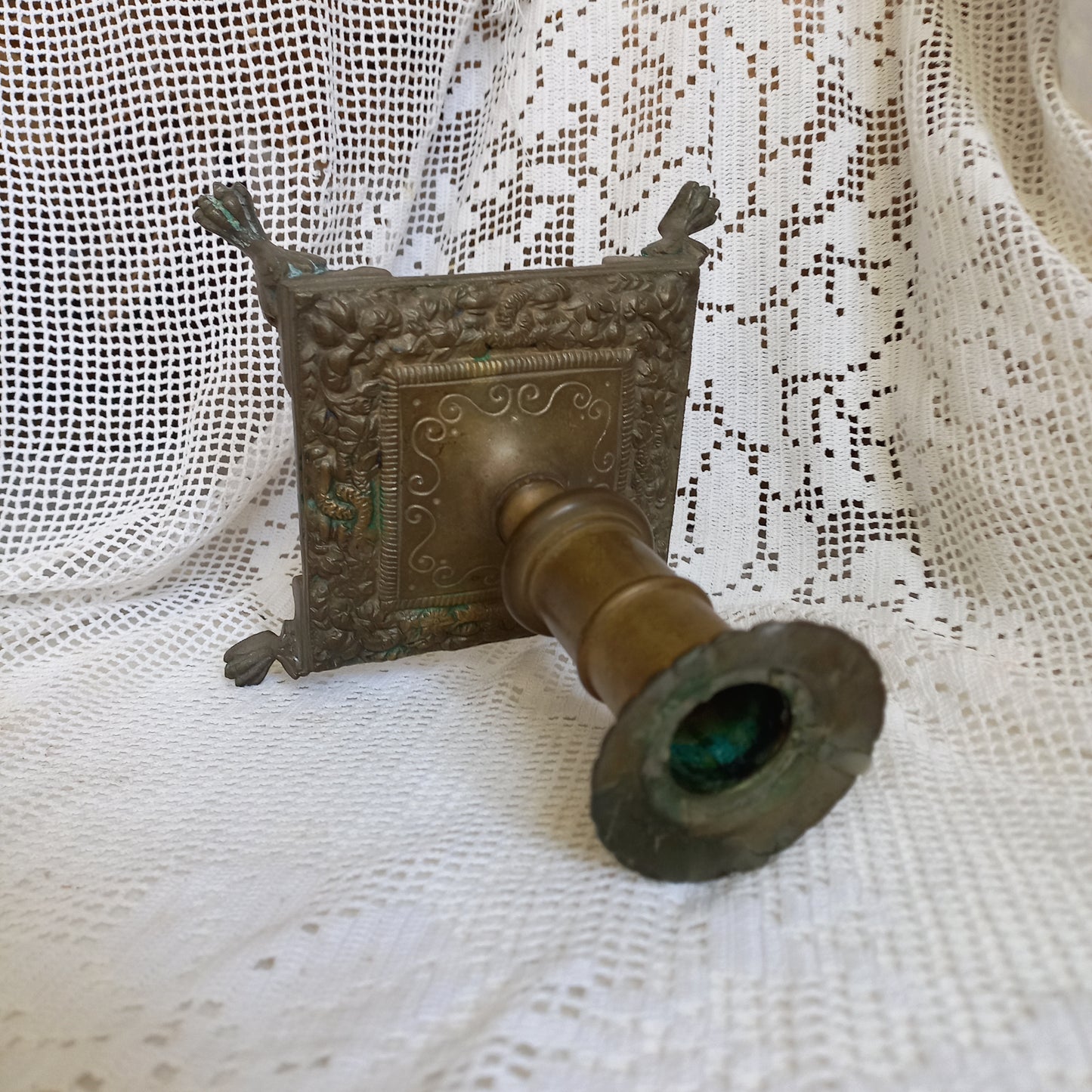 Small decorative brass candle stick holder with four little feet from France, antique shabby chic chamber stick