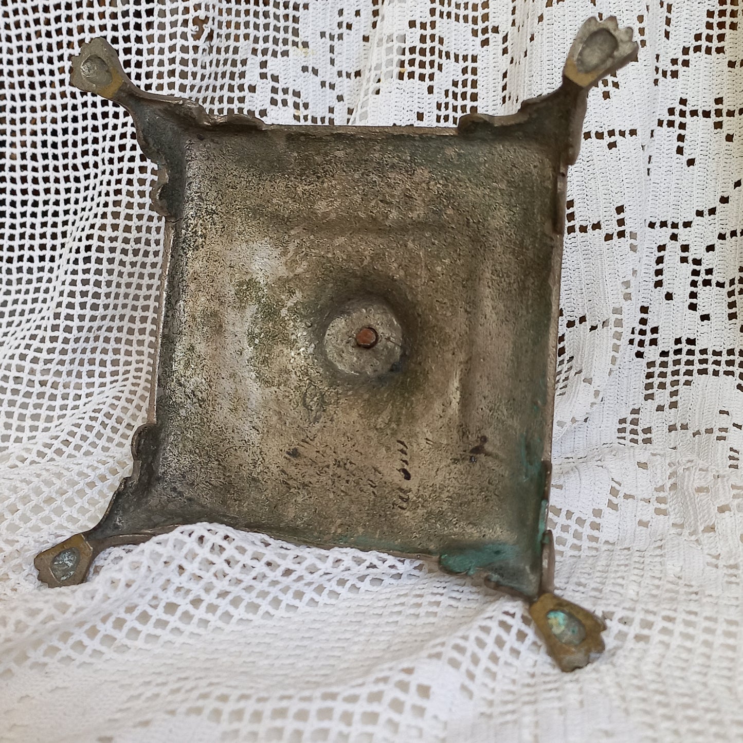 Small decorative brass candle stick holder with four little feet from France, antique shabby chic chamber stick