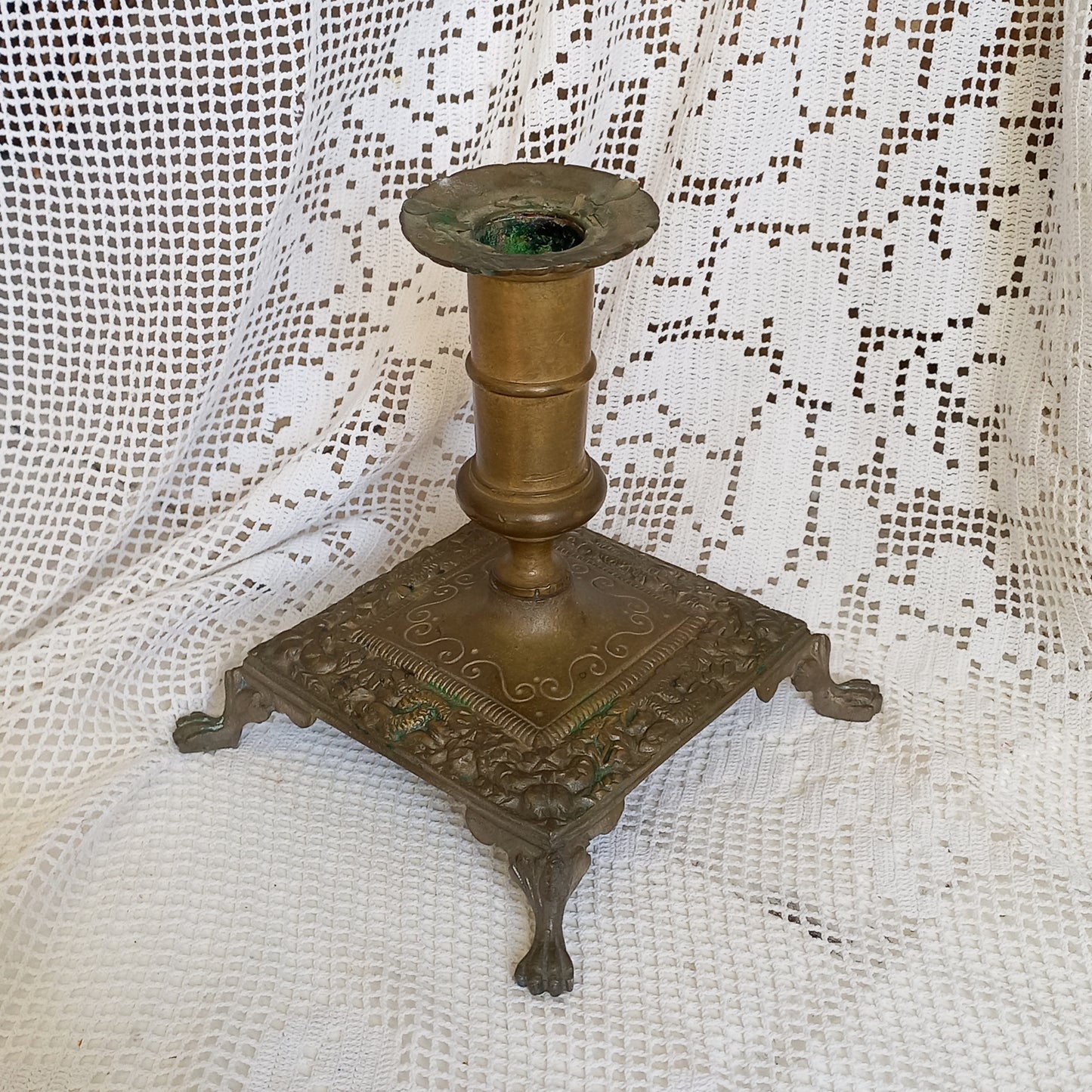 Small decorative brass candle stick holder with four little feet from France, antique shabby chic chamber stick