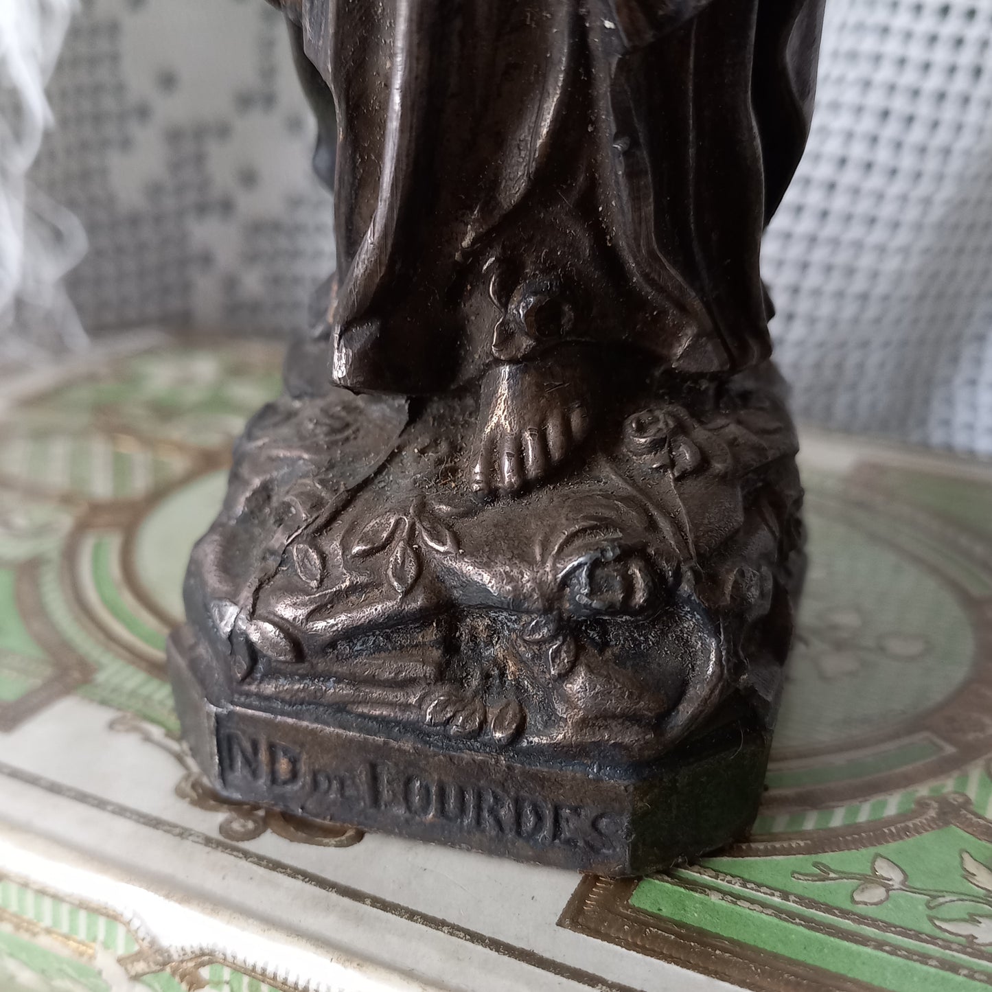 Petite figurine religieuse de la Vierge Marie en métal, souvenir religieux français de Lourdes