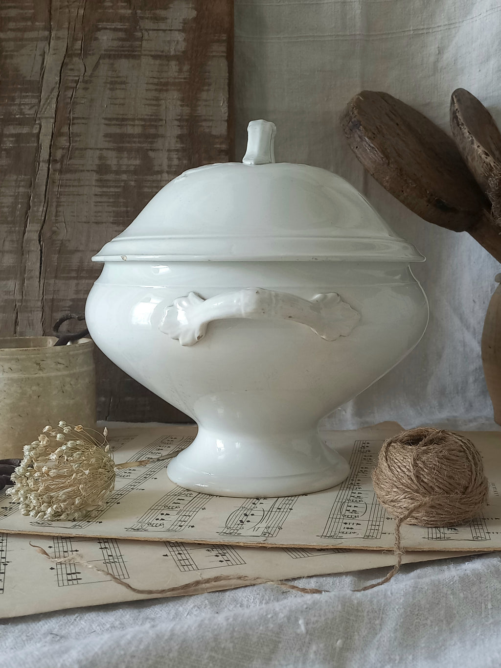 Soupière en faïence blanche antique française