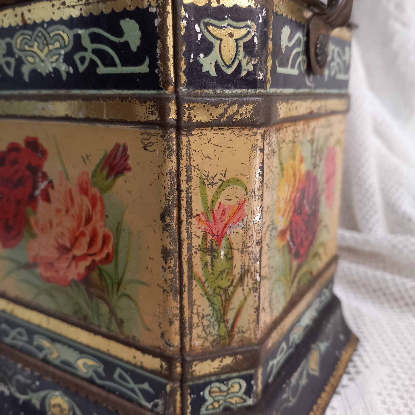 Decorative tin box with floral pattern, French gingerbread antique biscuit tin, collectible boxes, art nouveau storage box,