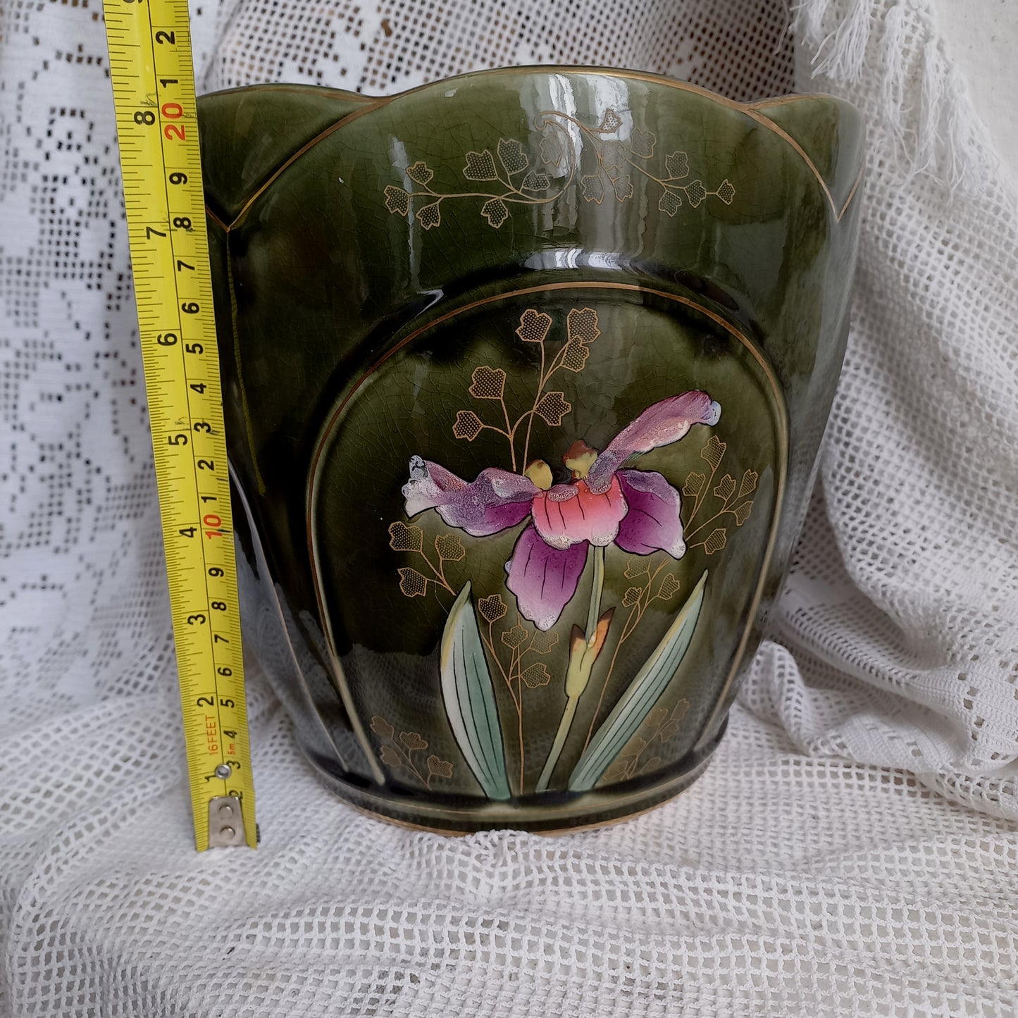 Jardinière décorative ancienne art nouveau avec fleur d'iris par Gustave de Bruyn de Fives Lille, cache-pot vintage français