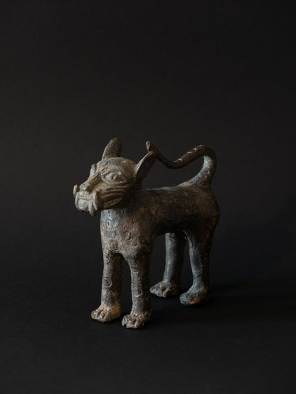 Bronze sculpture of a panther on a black background