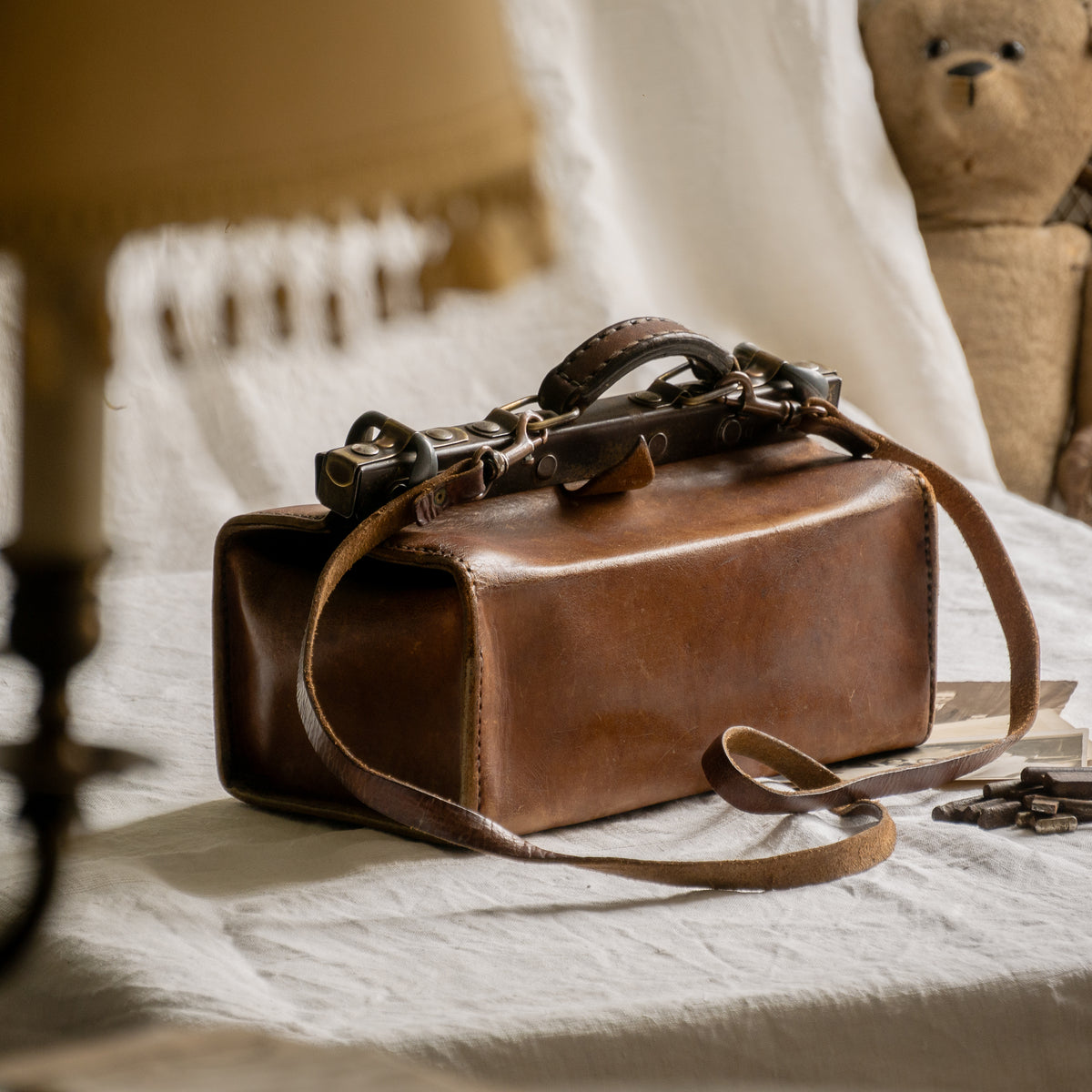 A French vintage leather shoulder/hand bag that's both practical and perfect as a prop or decorative piece in your interior, a beautifully aged piece with just enough patina of age to give it that authentic character. We have polished the distressed leather and thoroughly cleaned the bag both inside and out.