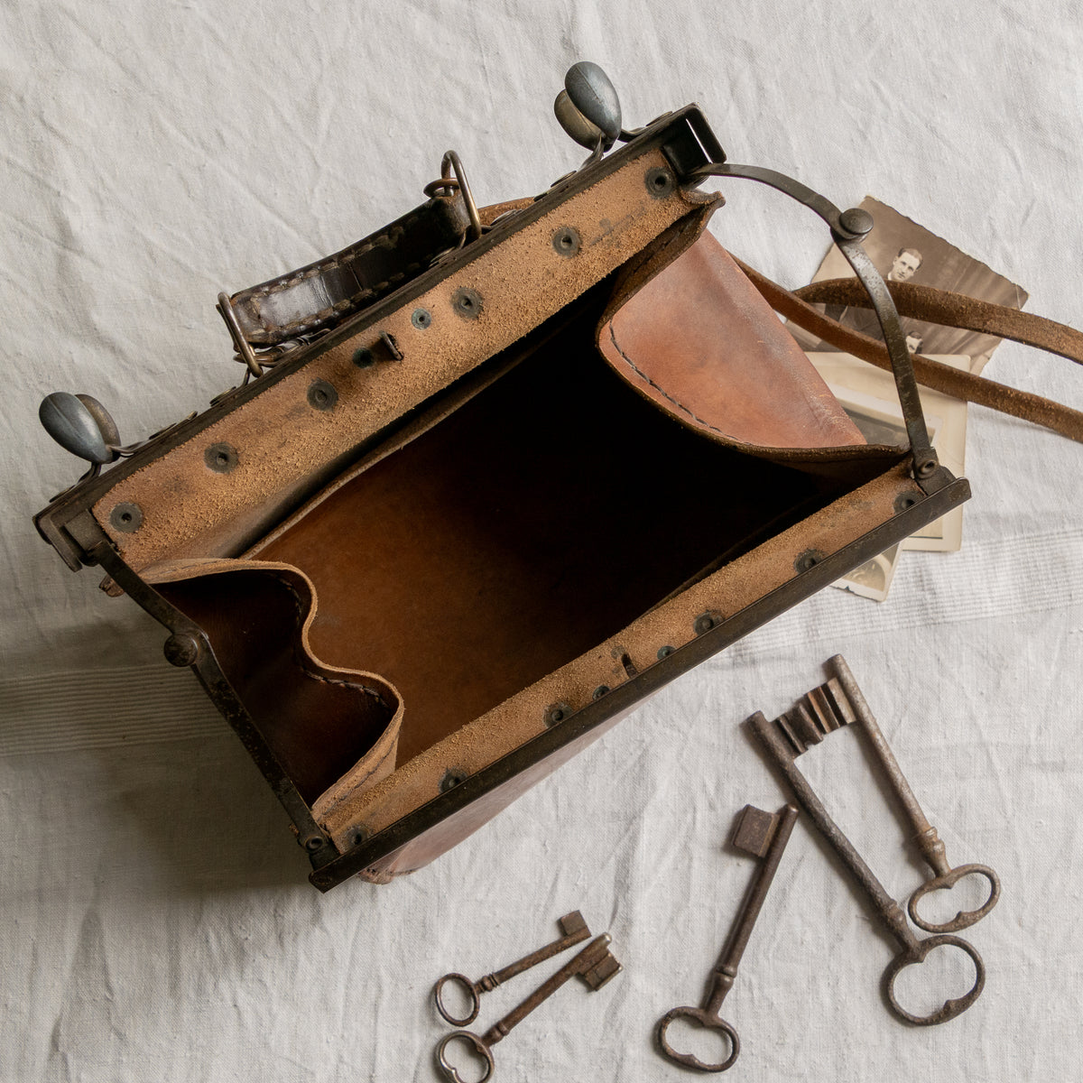 A French vintage leather shoulder/hand bag that's both practical and perfect as a prop or decorative piece in your interior, a beautifully aged piece with just enough patina of age to give it that authentic character. We have polished the distressed leather and thoroughly cleaned the bag both inside and out.