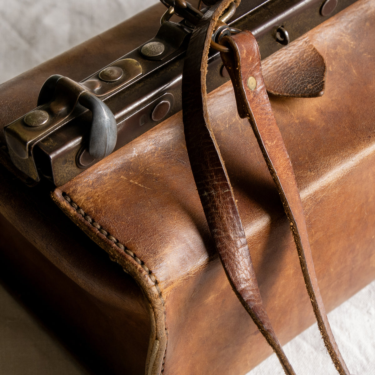 Sac à main bandoulière style Gladstone en cuir vintage