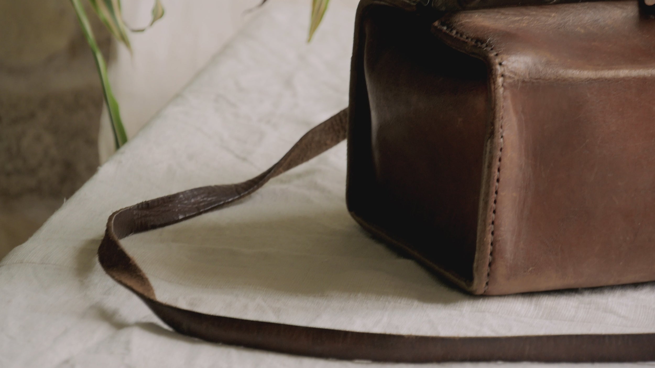A French vintage leather shoulder/hand bag that's both practical and perfect as a prop or decorative piece in your interior, a beautifully aged piece with just enough patina of age to give it that authentic character. We have polished the distressed leather and thoroughly cleaned the bag both inside and out.