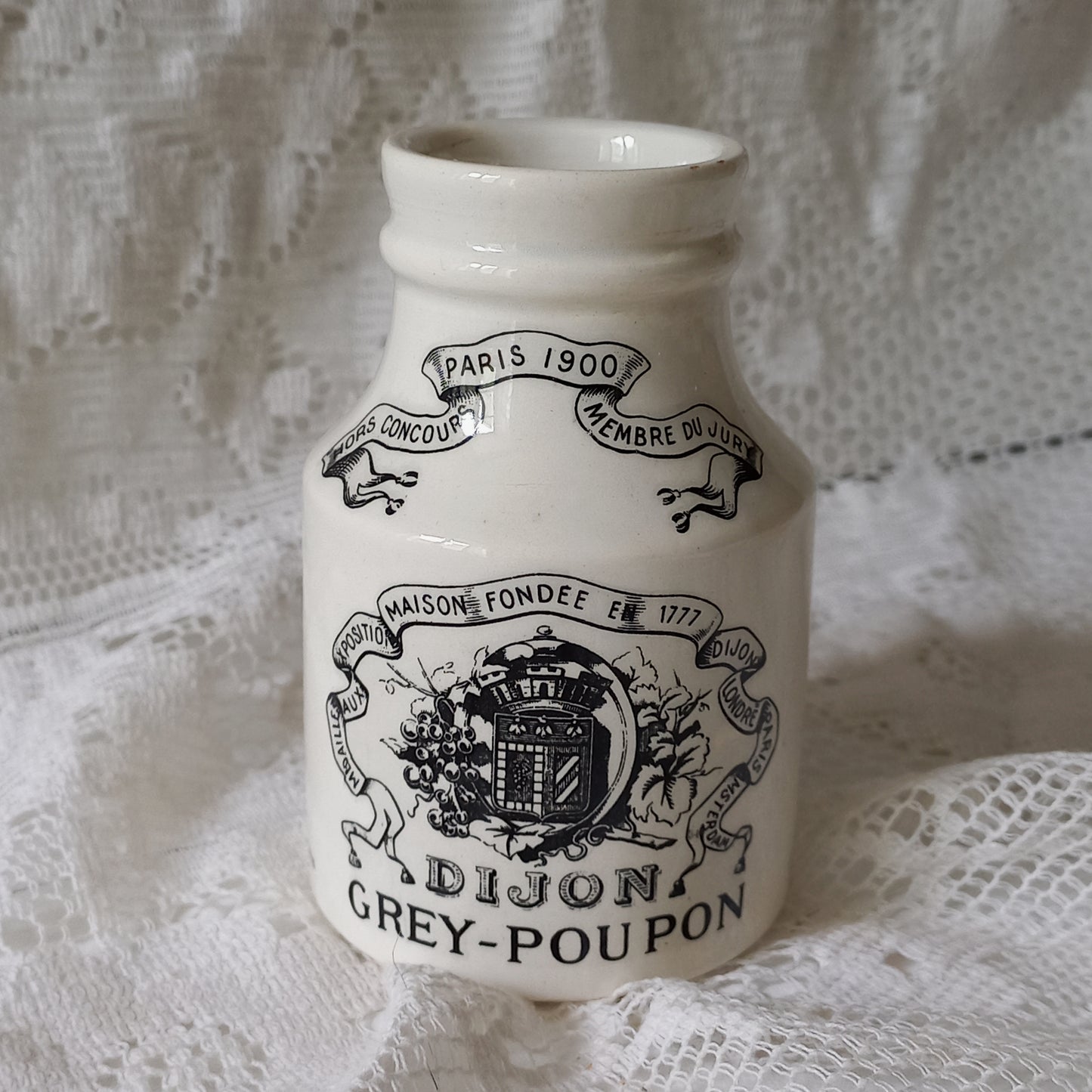 Petit pot à moutarde ancien en terre de fer blanche pour Poupon Gris Dijon par Sarreguemines, Pot Poupon Gris Dijon par Sarreguemines