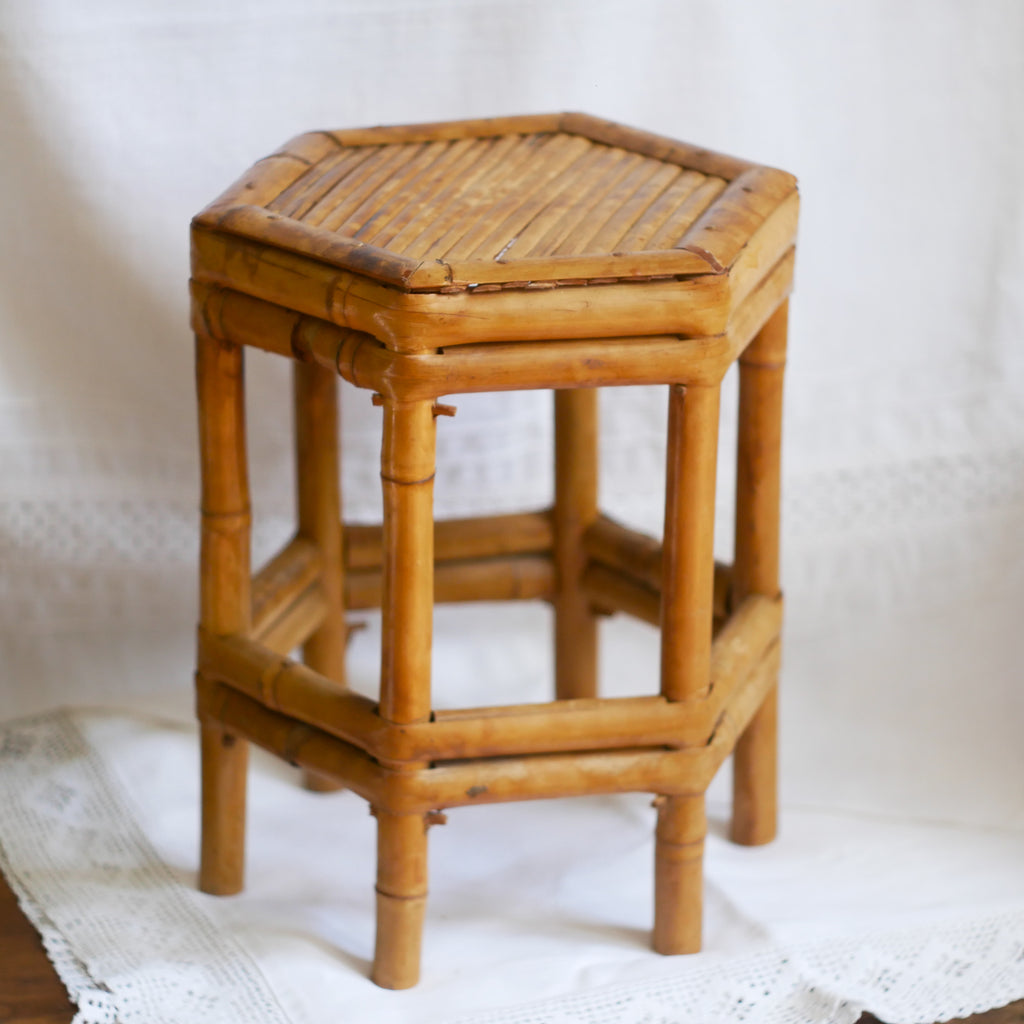 An attractive vintage bamboo pedestal which makes a wonderful plant stand. The pedestal is both solid and sturdy and can be used for many decorative purposes such as displaying plants, ornaments, dolls, etc.