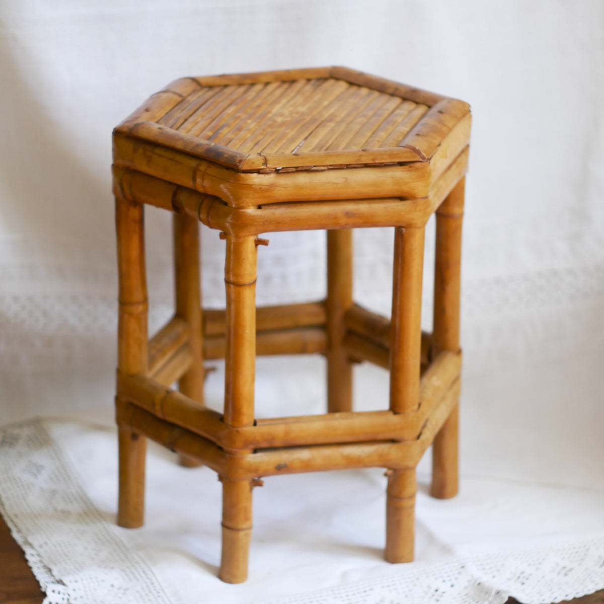 An attractive vintage bamboo pedestal which makes a wonderful plant stand. The pedestal is both solid and sturdy and can be used for many decorative purposes such as displaying plants, ornaments, dolls, etc.