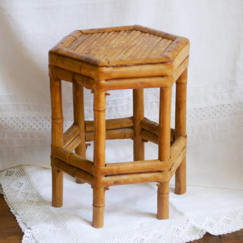 An attractive vintage bamboo pedestal which makes a wonderful plant stand. The pedestal is both solid and sturdy and can be used for many decorative purposes such as displaying plants, ornaments, dolls, etc.