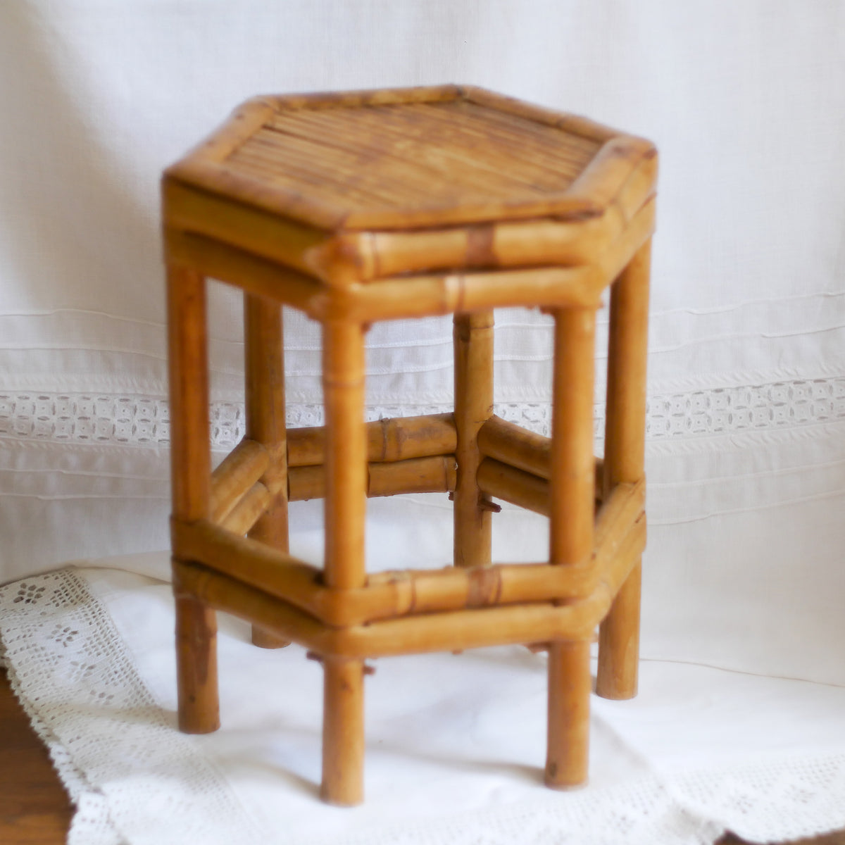 An attractive vintage bamboo pedestal which makes a wonderful plant stand. The pedestal is both solid and sturdy and can be used for many decorative purposes such as displaying plants, ornaments, dolls, etc.