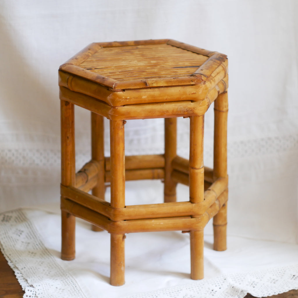 An attractive vintage bamboo pedestal which makes a wonderful plant stand. The pedestal is both solid and sturdy and can be used for many decorative purposes such as displaying plants, ornaments, dolls, etc.