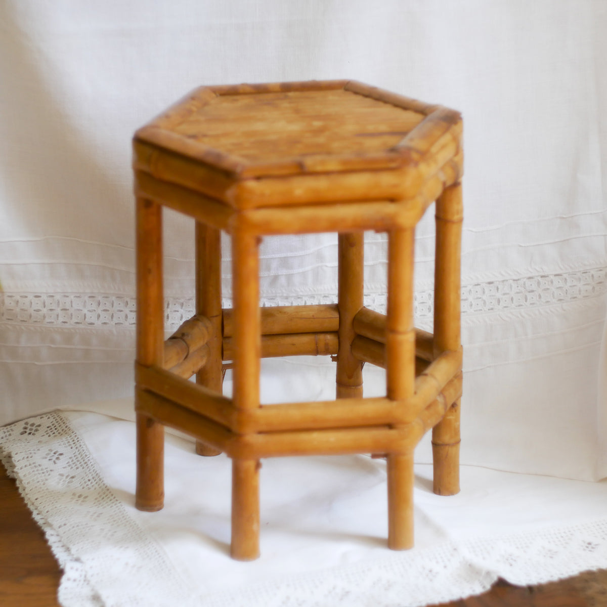 An attractive vintage bamboo pedestal which makes a wonderful plant stand. The pedestal is both solid and sturdy and can be used for many decorative purposes such as displaying plants, ornaments, dolls, etc.