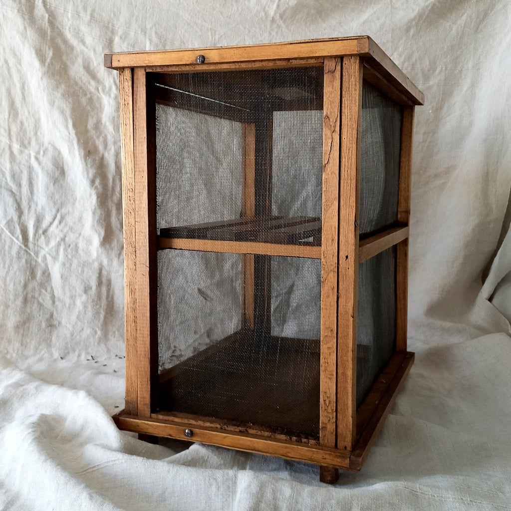 A beautiful French vintage food safe, once used to store food and these days suitable for display purposes making an eye-catching piece of kitchen decor - it could also be used in any room in your home - so let your imagination run wild with the exciting display possibilities offered by this authentic piece of rustic France.