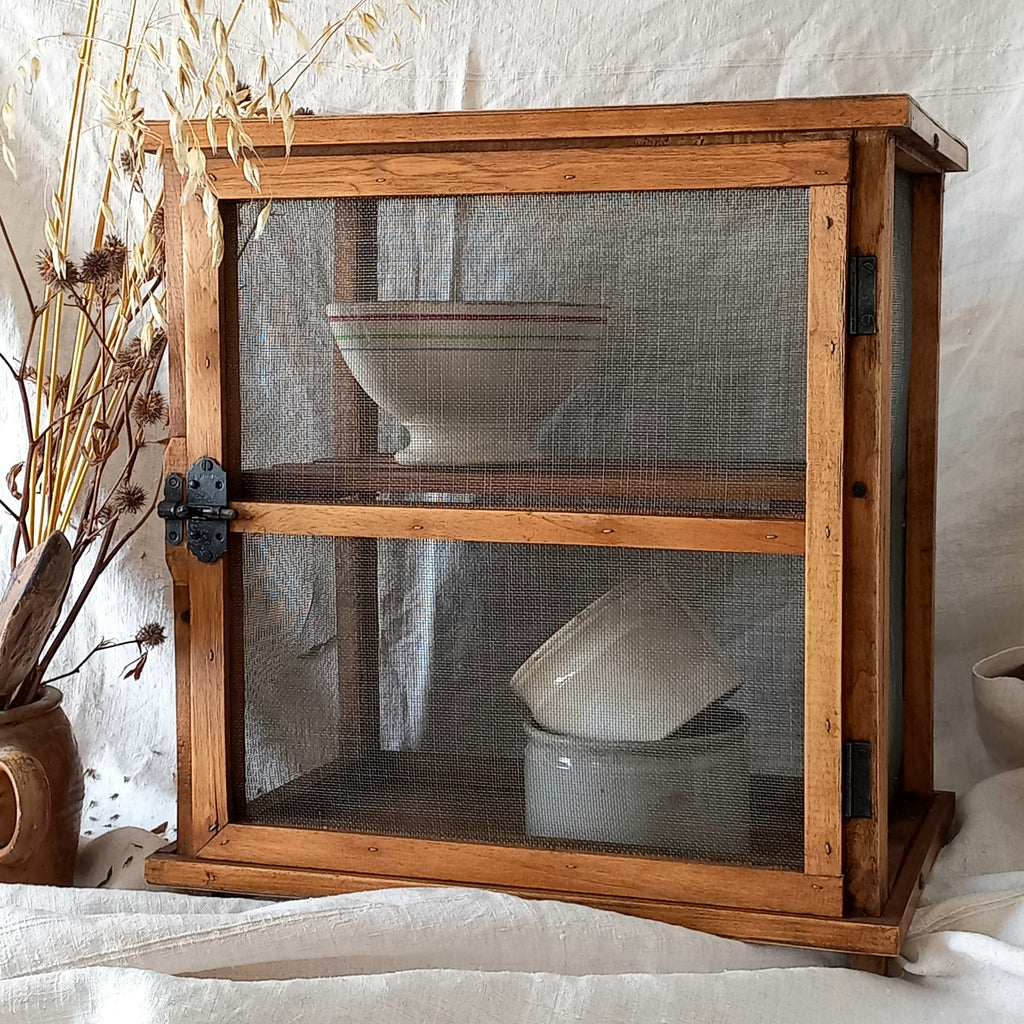 A beautiful French vintage food safe, once used to store food and these days suitable for display purposes making an eye-catching piece of kitchen decor - it could also be used in any room in your home - so let your imagination run wild with the exciting display possibilities offered by this authentic piece of rustic France.