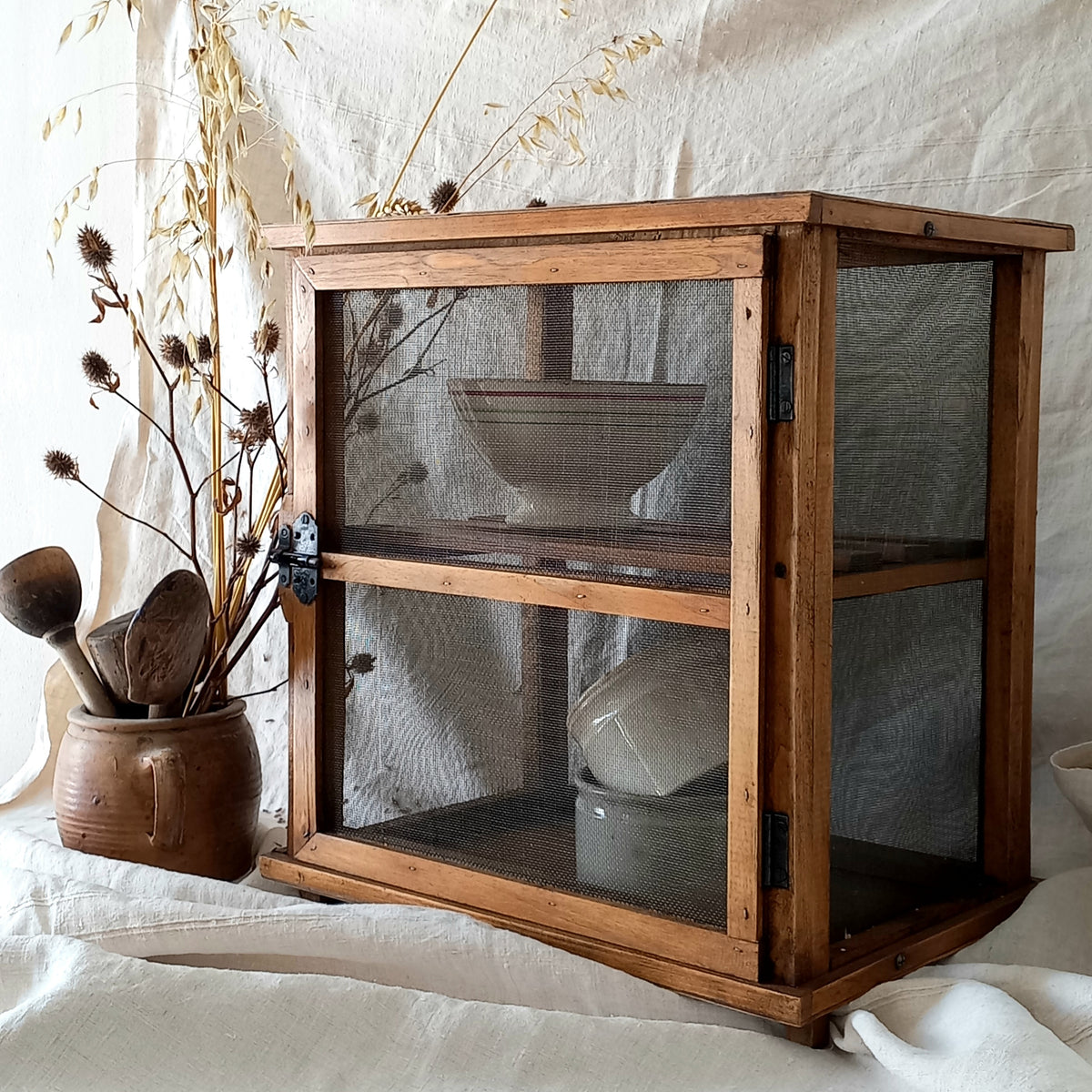 A beautiful French vintage food safe, once used to store food and these days suitable for display purposes making an eye-catching piece of kitchen decor - it could also be used in any room in your home - so let your imagination run wild with the exciting display possibilities offered by this authentic piece of rustic France.