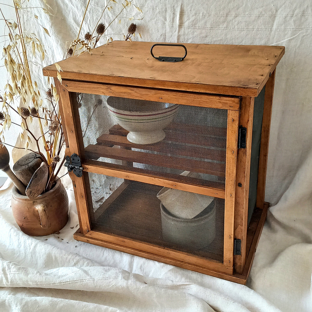 A beautiful French vintage food safe, once used to store food and these days suitable for display purposes making an eye-catching piece of kitchen decor - it could also be used in any room in your home - so let your imagination run wild with the exciting display possibilities offered by this authentic piece of rustic France.