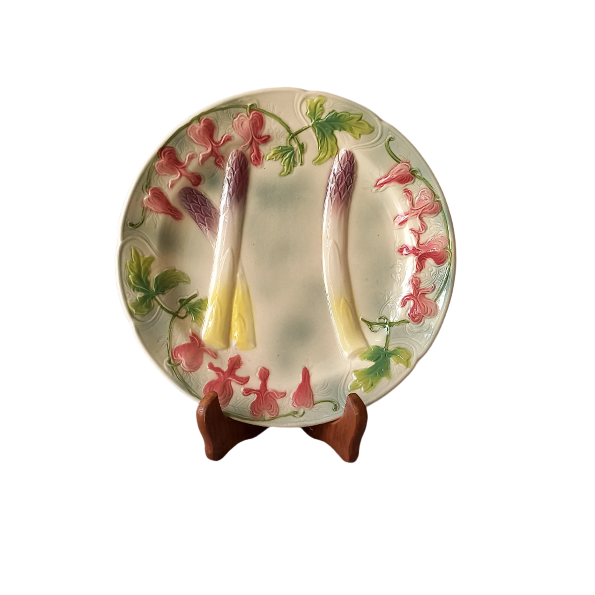 A stunning French vintage majolica asparagus plate by premier manufacturer, St. Clements. The colours on this plate are beautiful and vibrant while the plate itself is in lovely condition. Age: approx. 1930s.