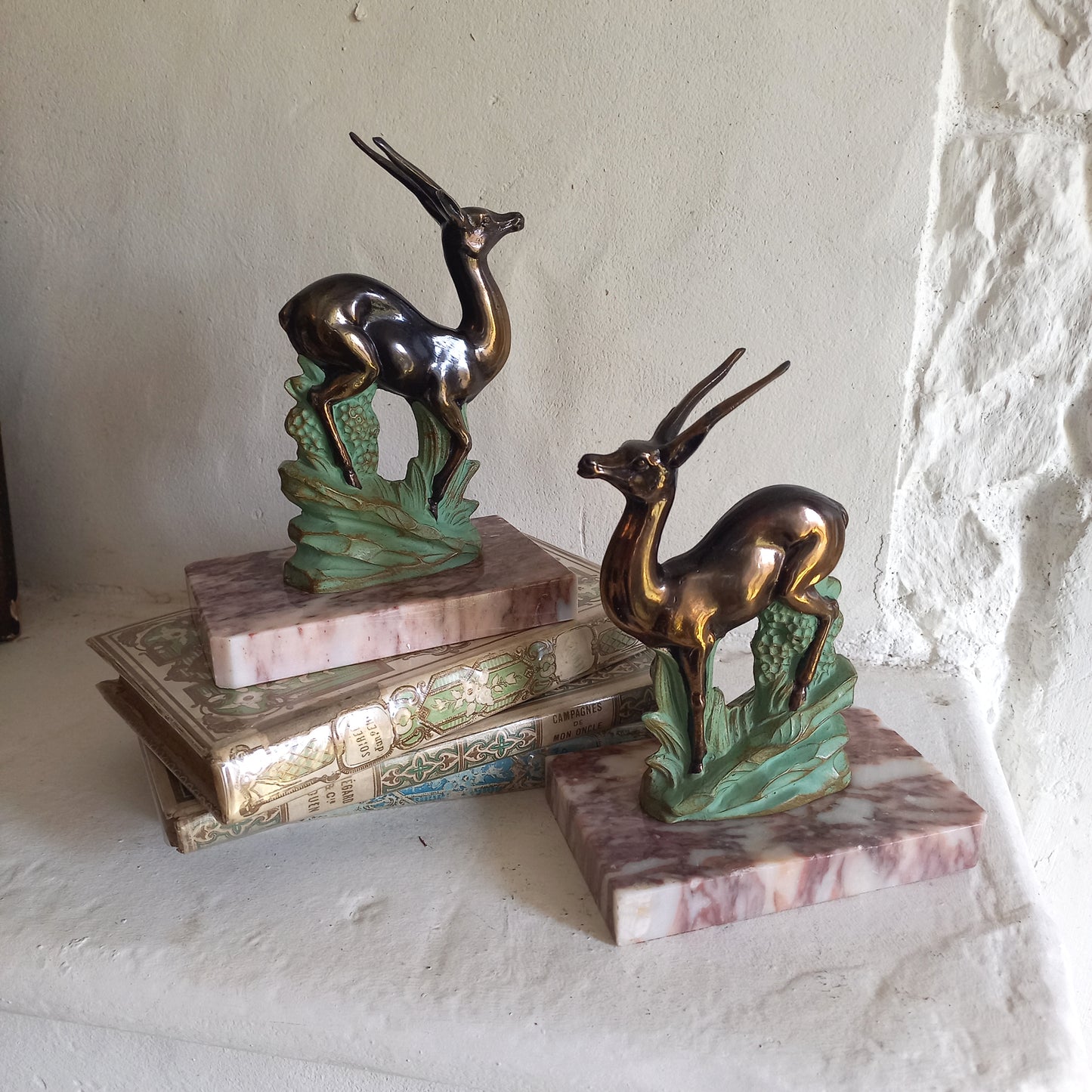 Serre-livres vintage avec figurines en métal de cerf, d'antilope, de gazelle de France, range-livres, étagère et décoration de bureau