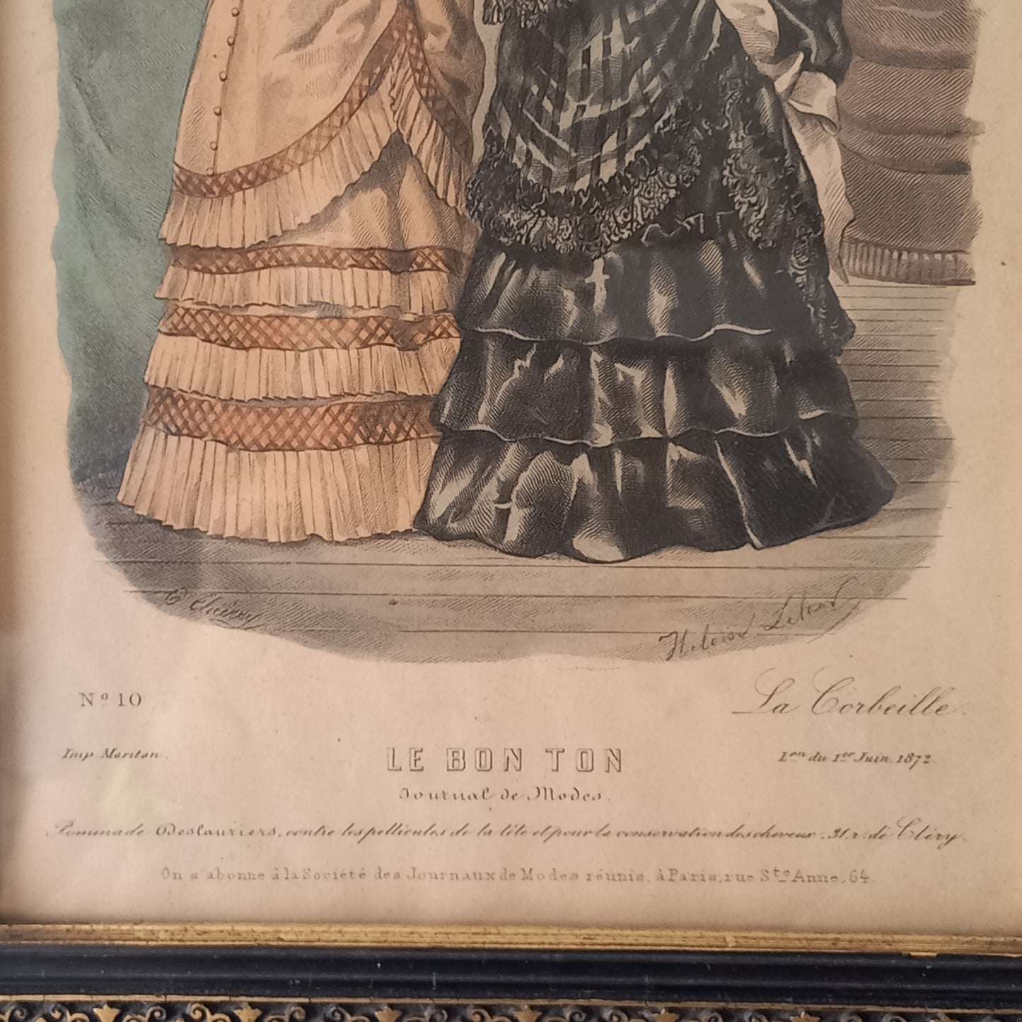 Gravure de mode de robe de femme antique française dans un cadre noir décoratif, mode féminine des années 1870, décoration murale de mode,